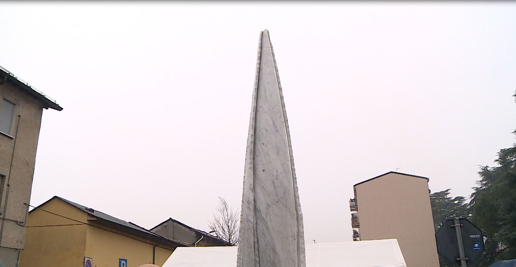 Mariano Comense, questa mattina l’inaugurazione della “Scultura Madre”