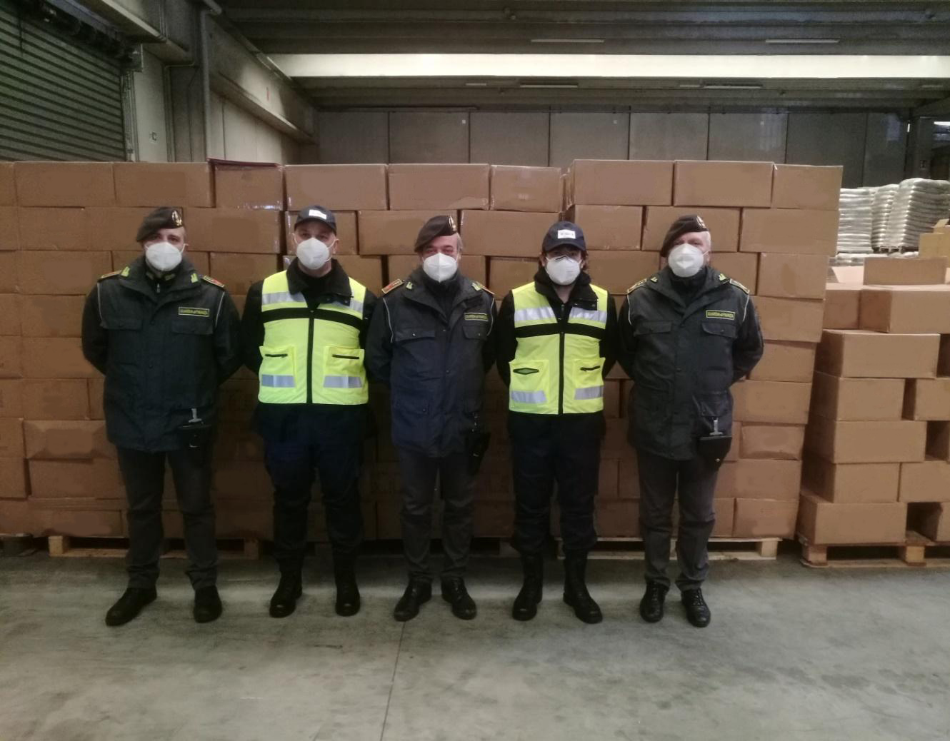 Maxi sequestro di utensili da taglio, 126mila forbici potenzialmente pericolose