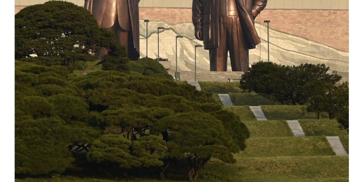 Provvedimento speciale in onore di Kim Il-sung e Kim Jong-il