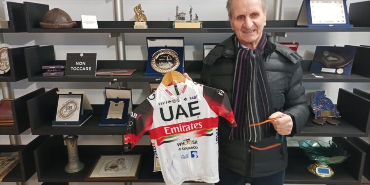 Antonio Molteni maglia firmata da Pogacar