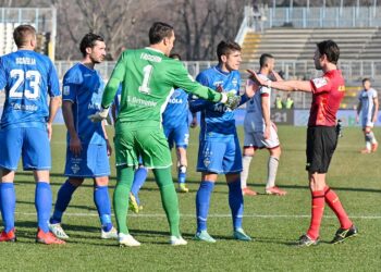 Como Crotone arbitro Paterna