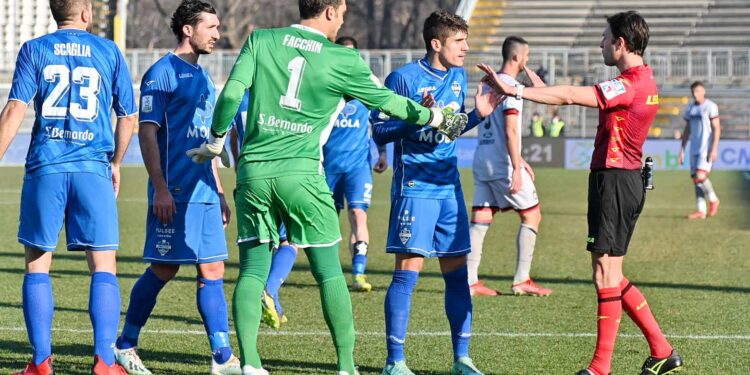 Como Crotone arbitro Paterna