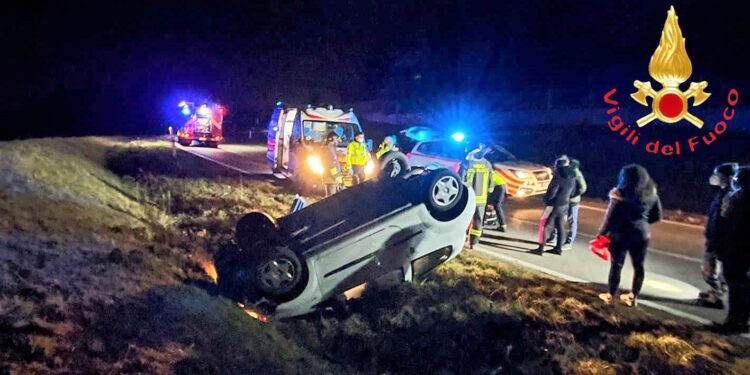 Incidente Cadorago auto ribaltata