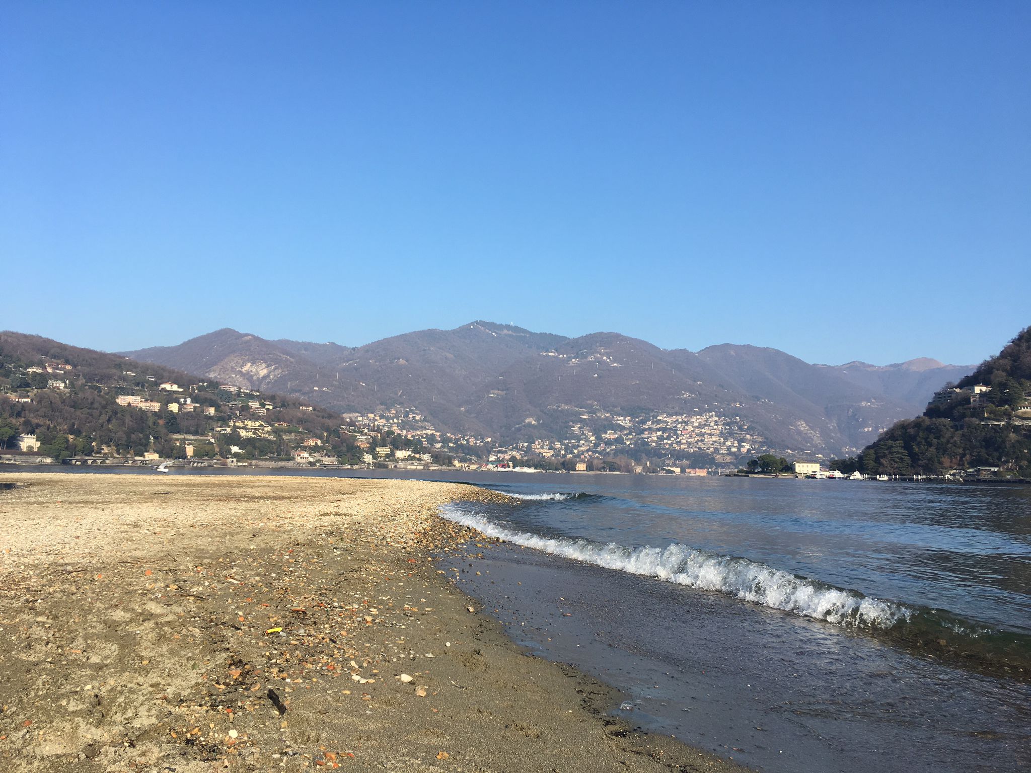 Siccità, livello del Lago di Como ai minimi