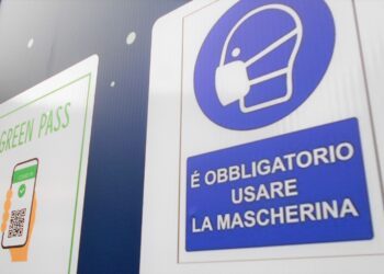 Mascherina green pass Como Da lunedì esteso il green pass rafforzato