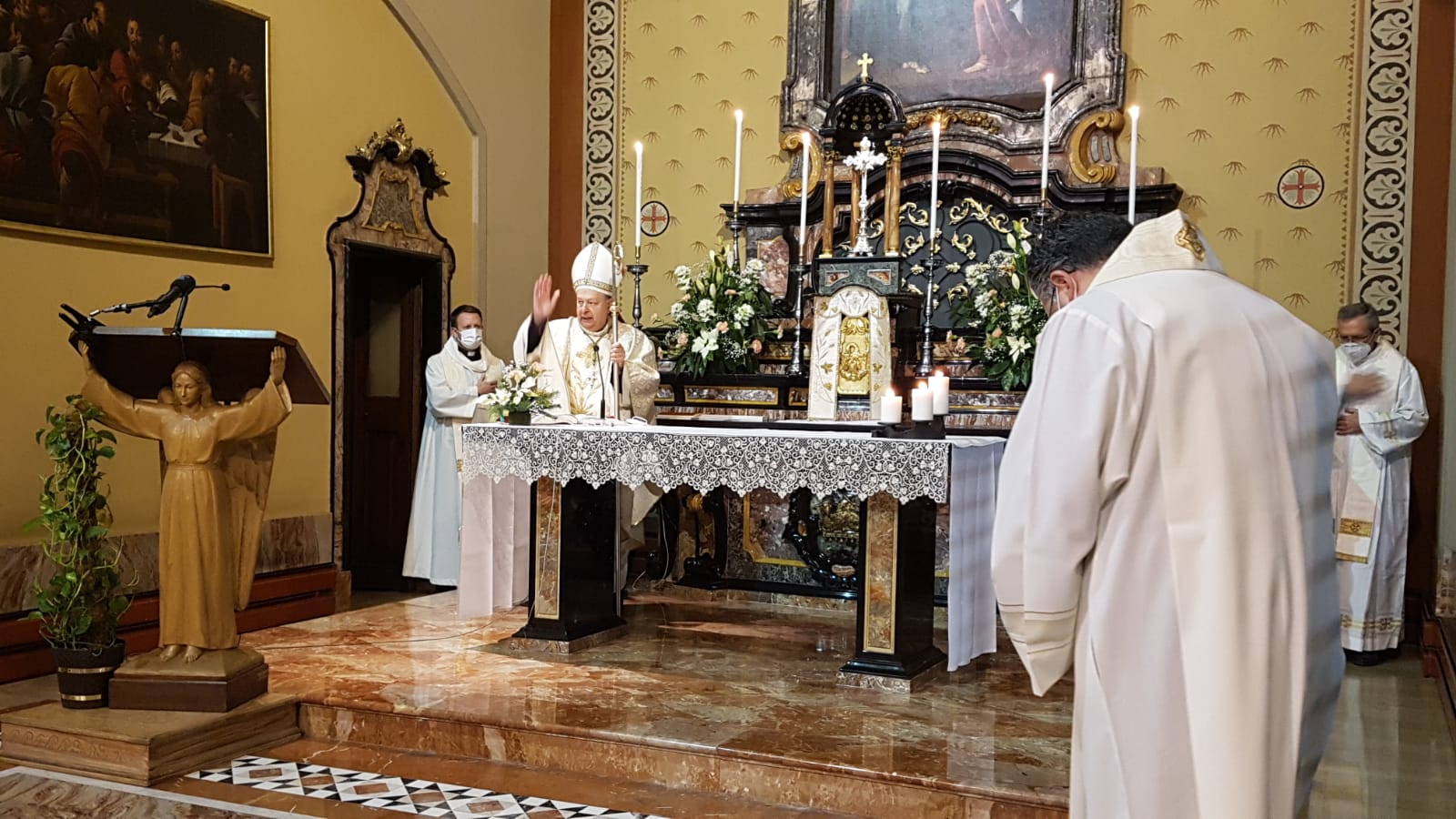 Il vescovo ai cronisti: “Insieme contro le fake news”