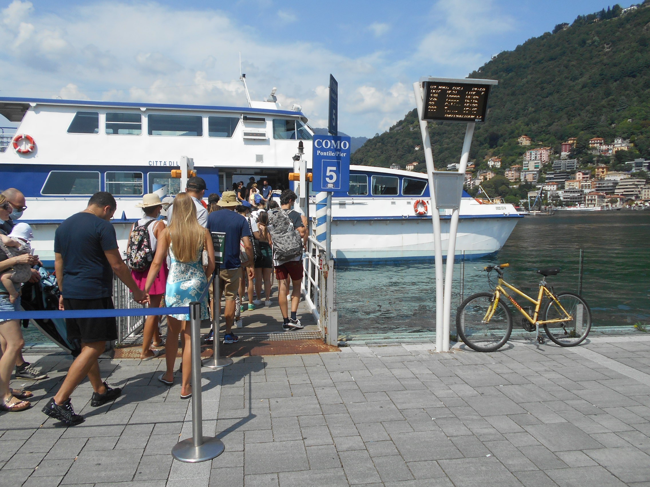 Tassa di ingresso per i turisti a Como, il sindaco al Times: “Stiamo già discutendo l’ipotesi”