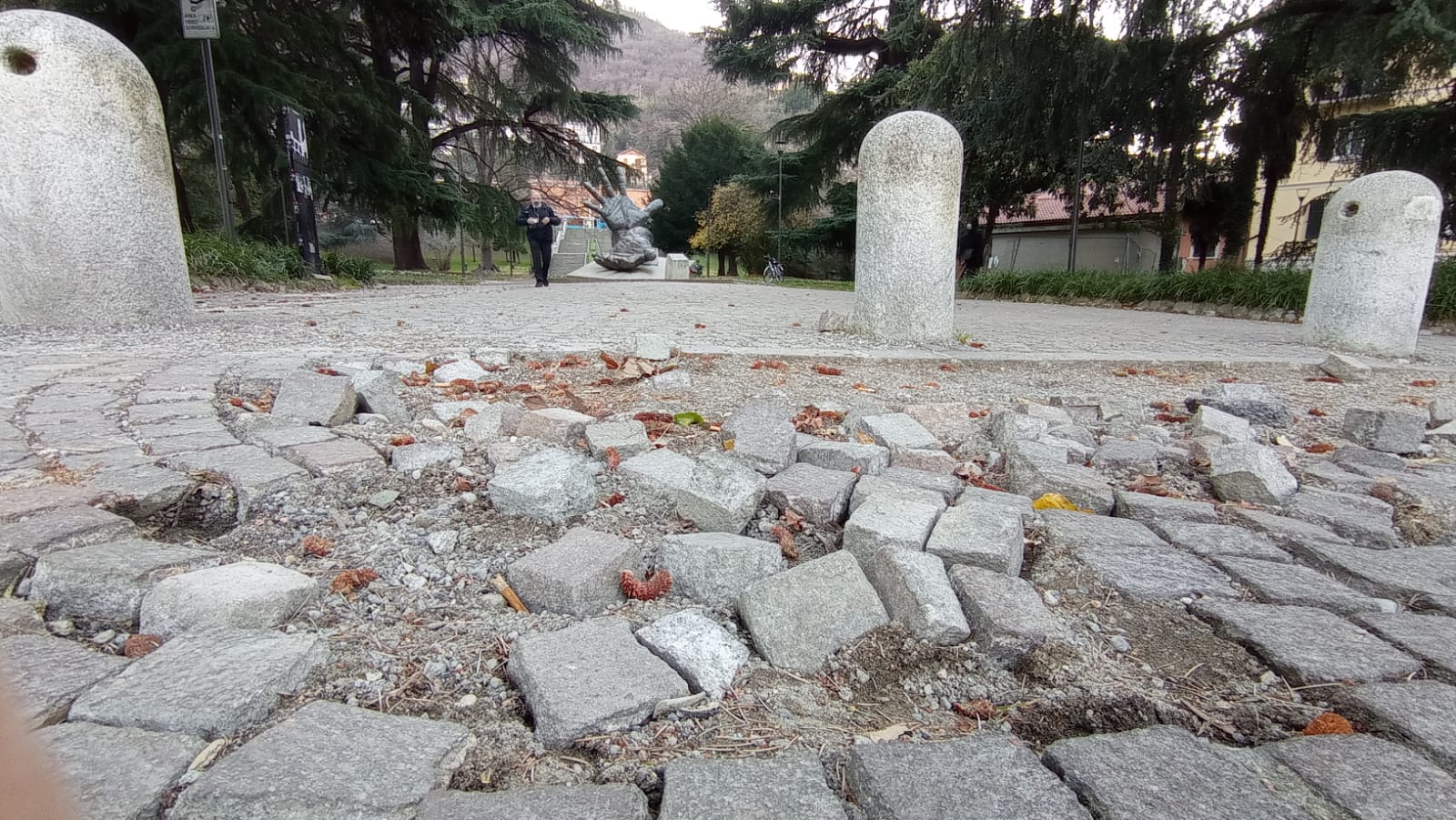 Zona stazione San Giovanni, pericoloso ingresso di Como