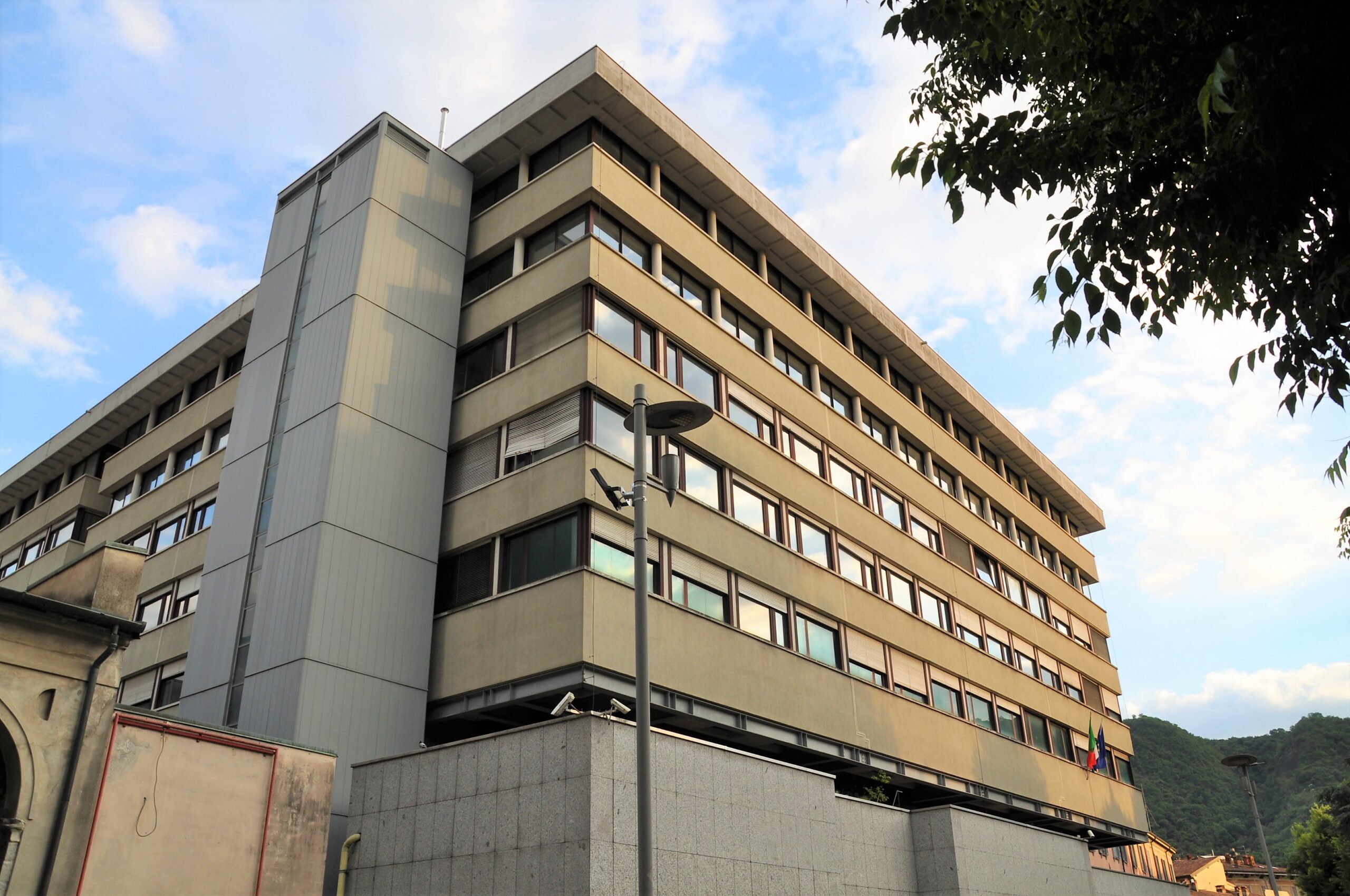 Perseguita una donna conosciuta sui social, 45enne di Novara arrestato per stalking