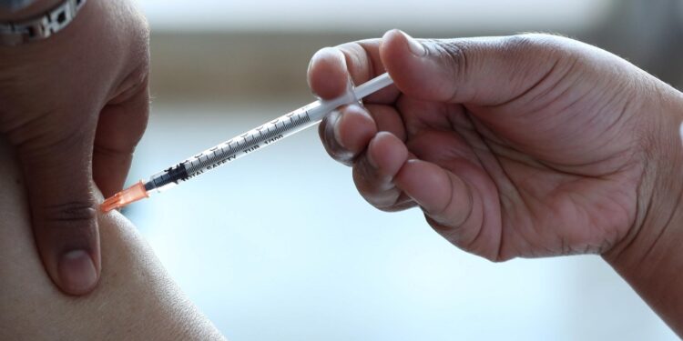 Per i non vaccinati rimane invece l'obbligo di test Pcr negativo