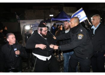 A Jenin funerali di massa per giovane ucciso dai soldati