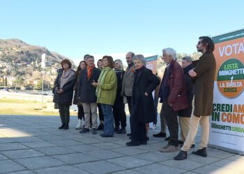 Barbara minghetti presenta la sua lista a como