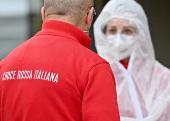 Emergenza Covid, coronavirus a Como, volontari della Croce Rossa