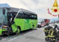 Scontro frontale vettura-bus