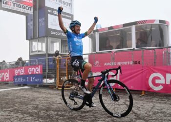 La vittoria di Lorenzo Fortunato nella tappa dello Zoncolan al Giro d'Italia del 2021