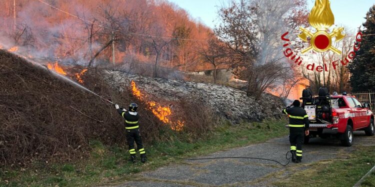 Camnago Volta incendio