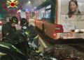 incidente in via varesina, auto contro pullman, vigili del fuoco