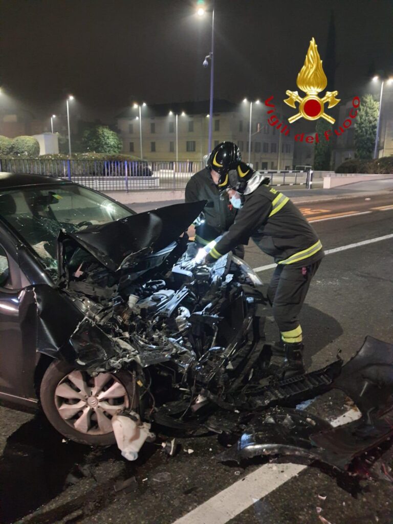 incidente via varesina 18 febbraio 2022 vigili del fuoco