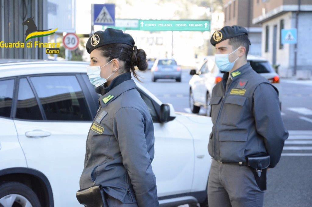 Traffico di valuta e orologi, imprenditore e coppia fermati alla dogana di Chiasso