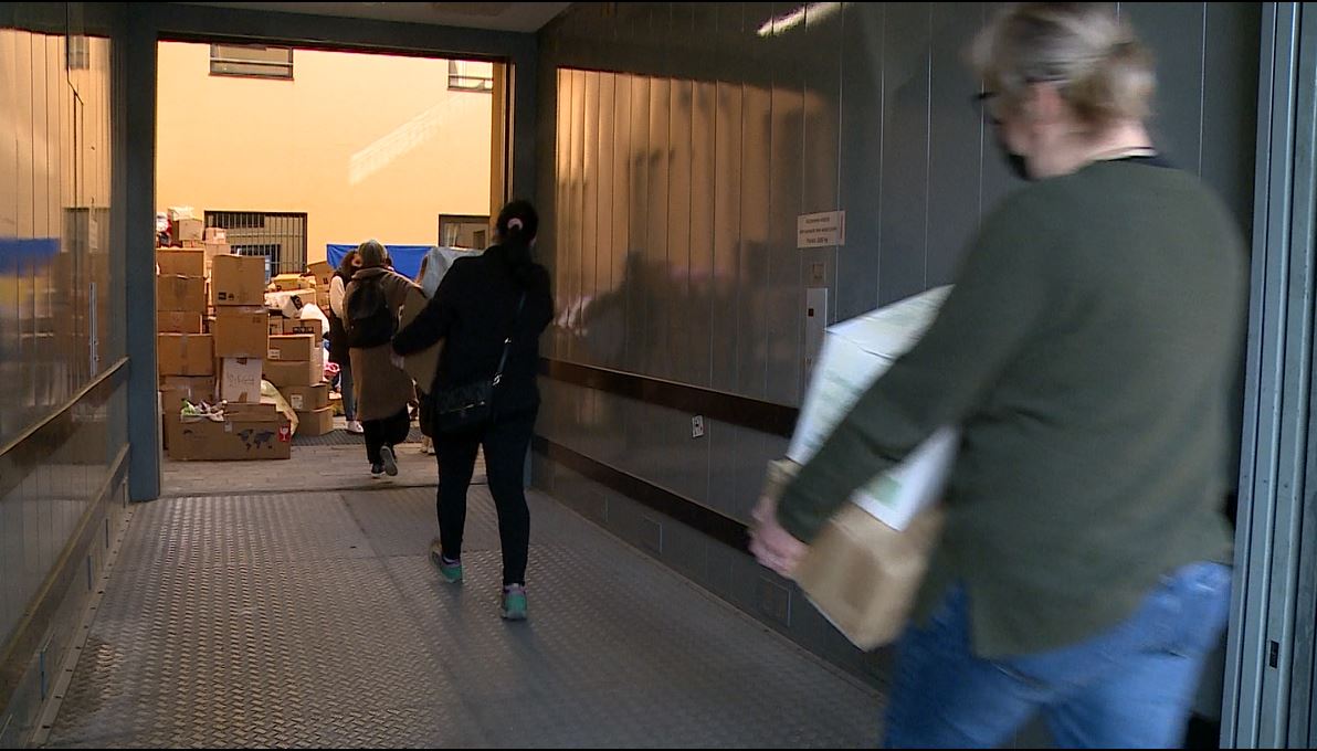 Consolato ucraino a Milano, la mobilitazione dei cittadini per inviare aiuti