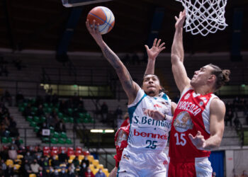 Pallacanestro. Piacenza Cantù