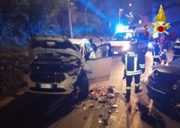 grave incidente a montano lucino, i mezzi distrutti