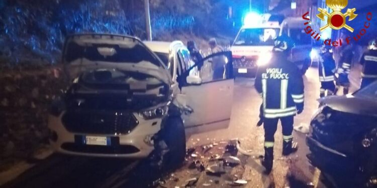 grave incidente a montano lucino, i mezzi distrutti