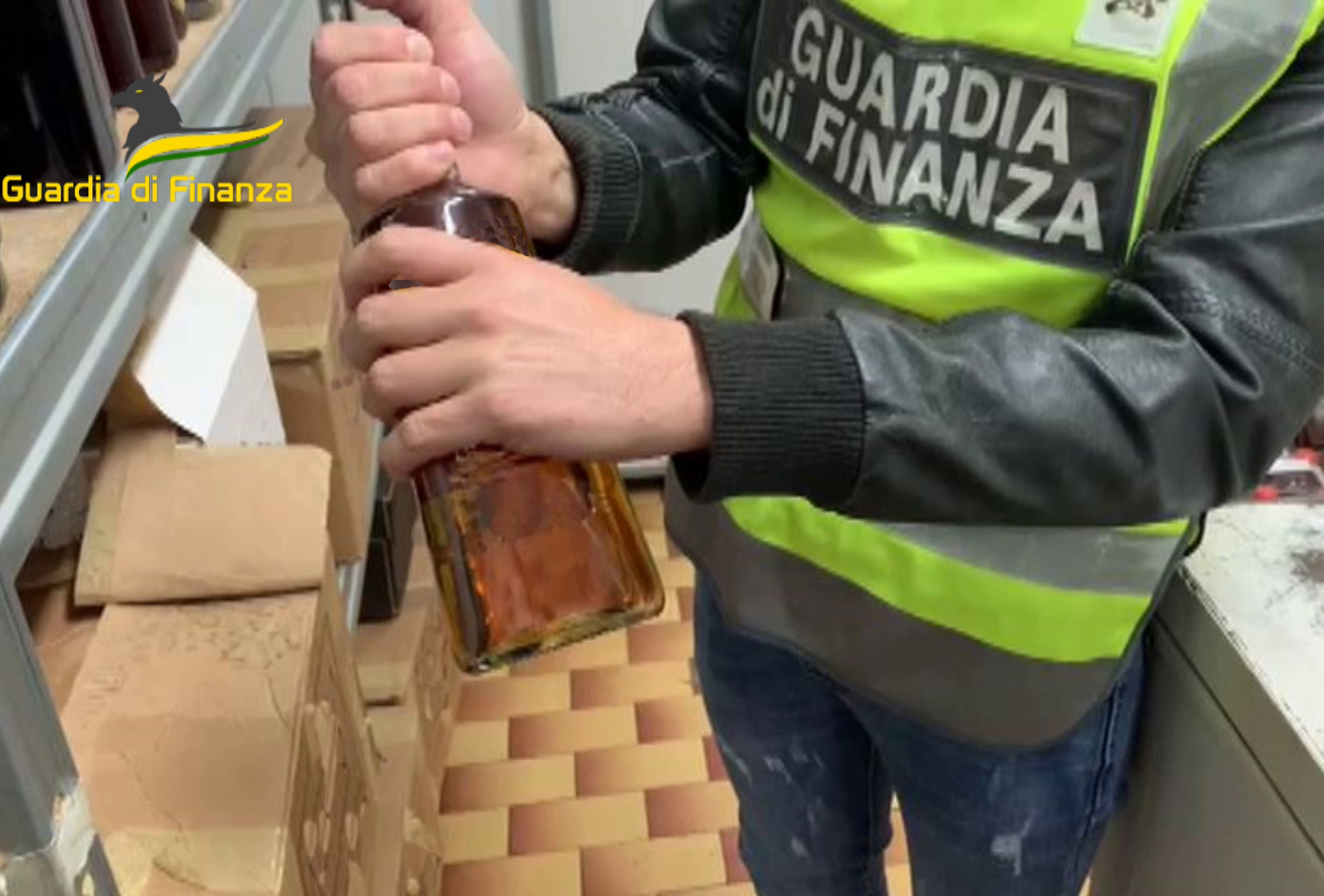 Superalcolici di contrabbando, sequestrate 4.500 bottiglie