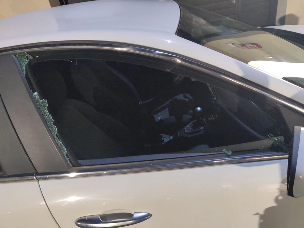 Danni e furti sulle auto in sosta davanti alla questura, due arresti