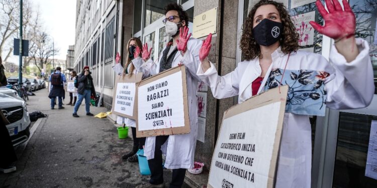 Flash mob ricercatori università a Torino e in altre città