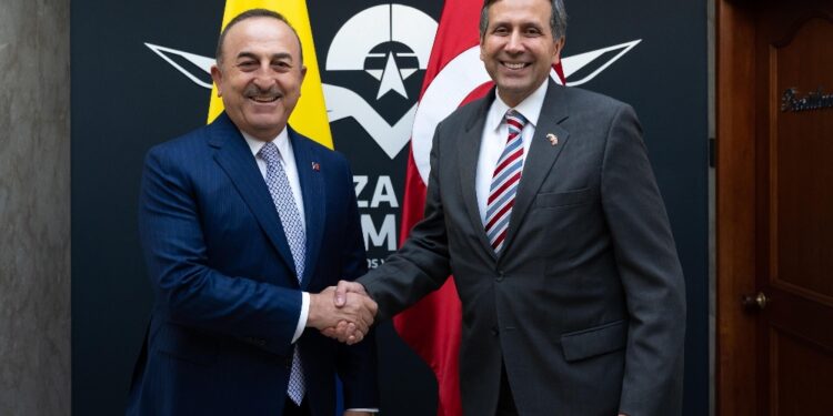 Cavusoglu visita Paese durante suo viaggio in America Latina