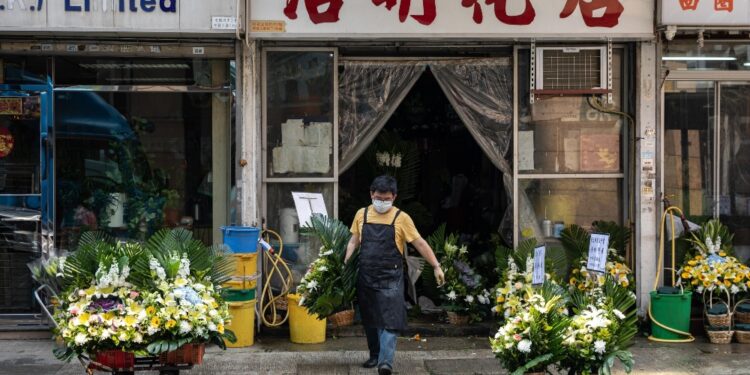 Quasi tutti i 25 milioni di abitanti a Shanghai sono in lockdown