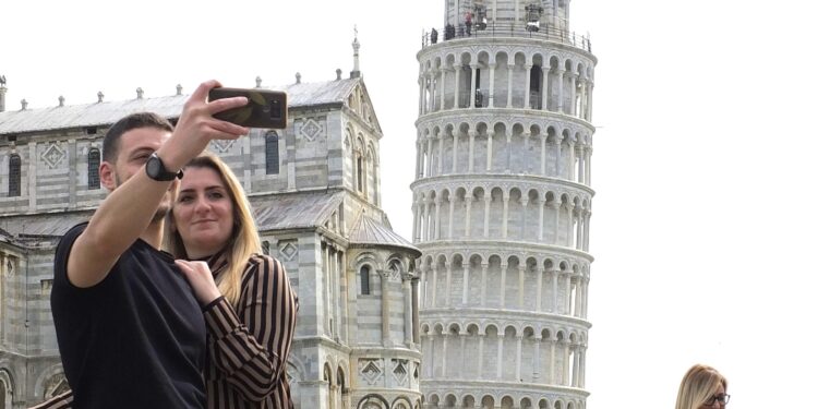 Sono fratello e sorella. Nessun danno al monumento