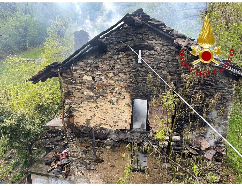 Esplosione e fiamme in una baita a Sorico, morto un uomo di 68 anni