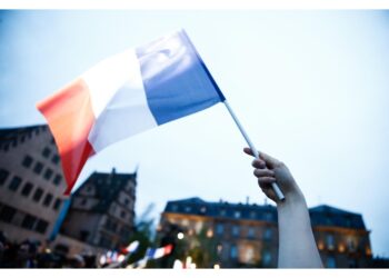 Caccia ai voti della gauche. A Parigi manifestazione 'a rischio'