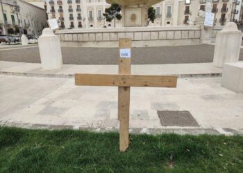 Manifesti e una croce per Parchitelli (Pd)