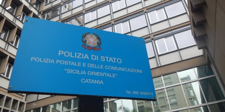 Un arresto polizia postale di Catania