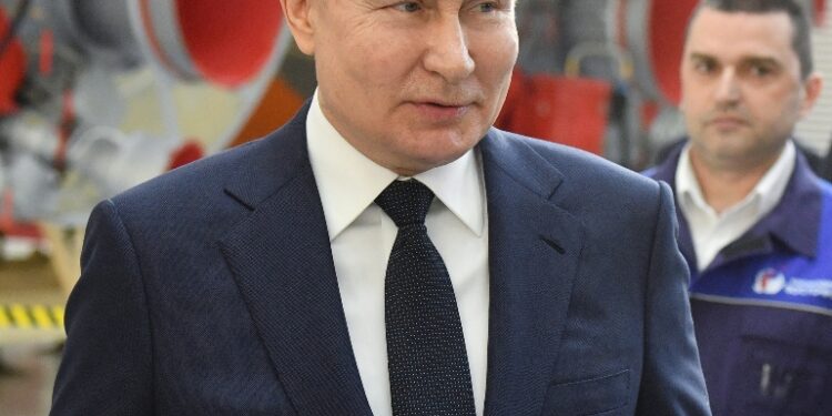 Il presidente in visita al cosmodromo di Vostochny