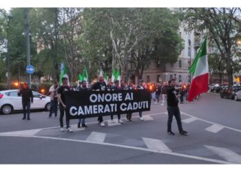 Un migliaio le persone presenti in piazzale Gorini a Milano