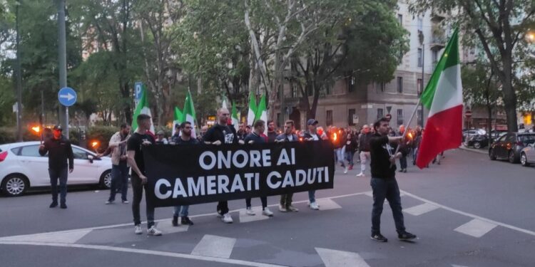 Un migliaio le persone presenti in piazzale Gorini a Milano