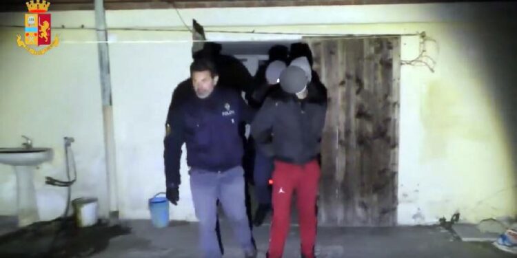 Usate anche mazze di ferro e bastoni pe spedizione punitiva