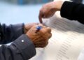 Cinque forze in parlamento. Affluenza alta
