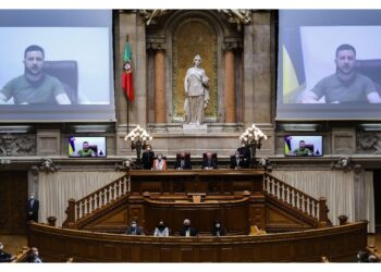 Il presidente ucraino interviene al Parlamento portoghese