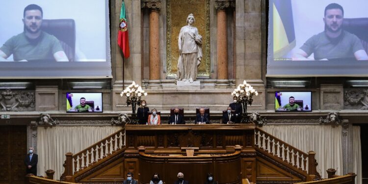 Il presidente ucraino interviene al Parlamento portoghese