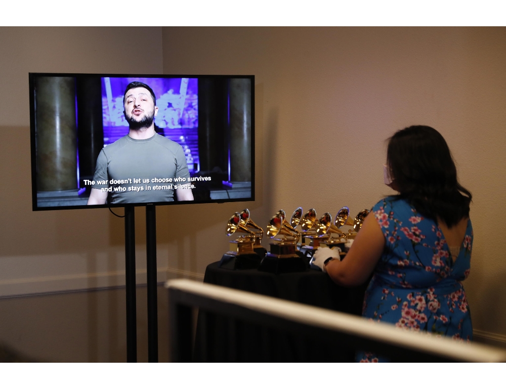 Zelensky parla ai Grammy , ‘aiutateci, ma non col silenzio’
