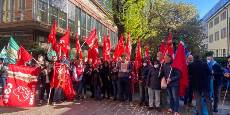 Protesta sindacati Como