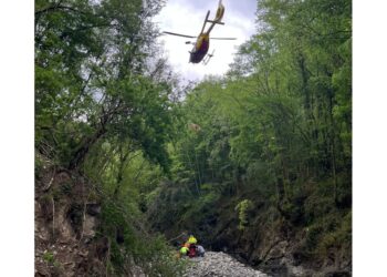 Turista era con amici ed è rotolato in un dirupo