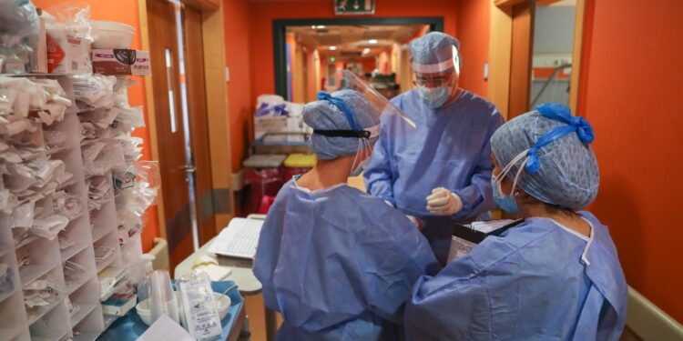 Risalgono ricoveri in area medica e terapia intesiva