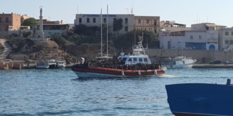 Diverse imbarcazioni soccorse ma c'è anche chi approda in porto