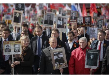 Il presidente russo ha partecipato a parata sulla Piazza Rossa